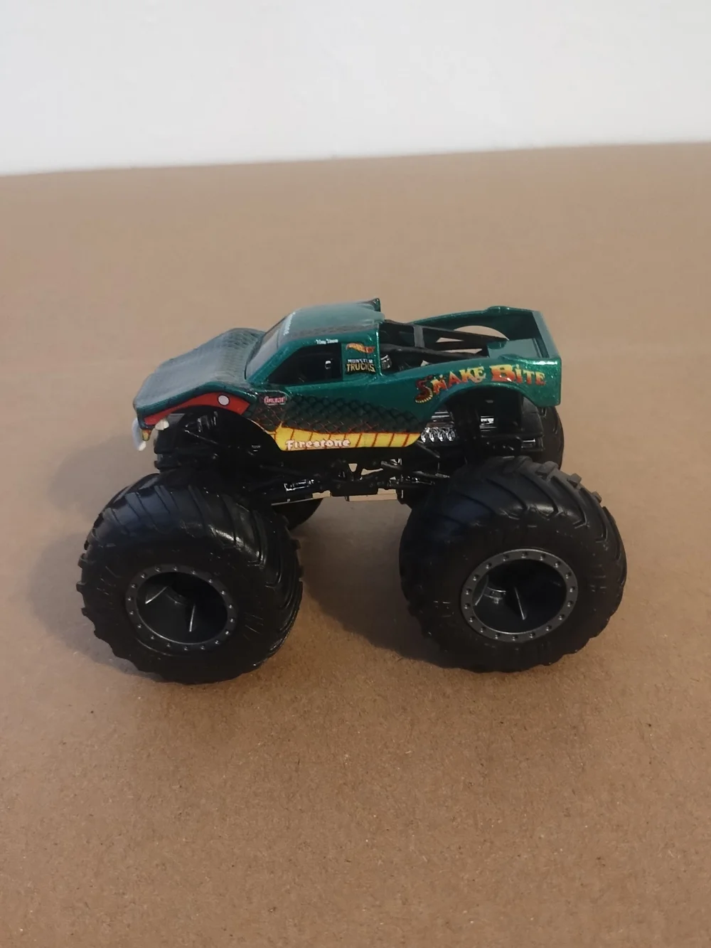 Hot Wheels Green Monster Truck Snake Bite 1:64 scale very good condition